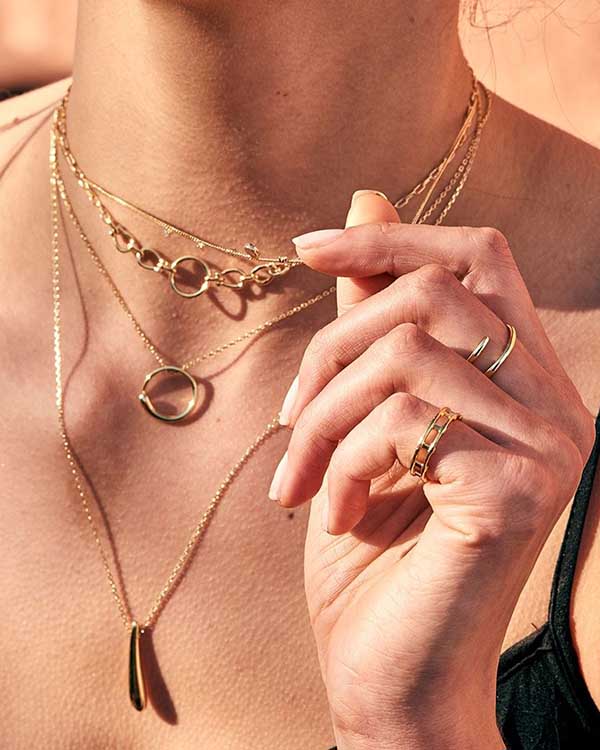 Minimalistische sieraden merken Ania Haie